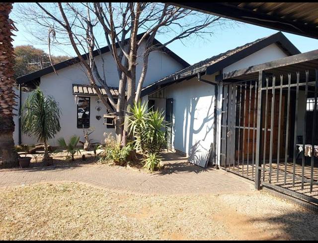 3 BEDROOM HOUSE FOR SALE IN DASPOORT ESTATE